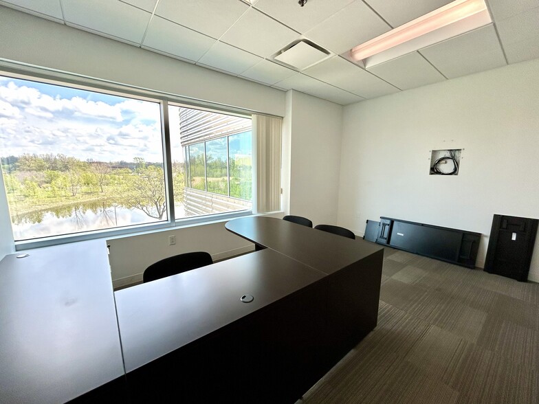 More Photos Of 5915 Landerbrook Dr, Mayfield Heights Office For Lease