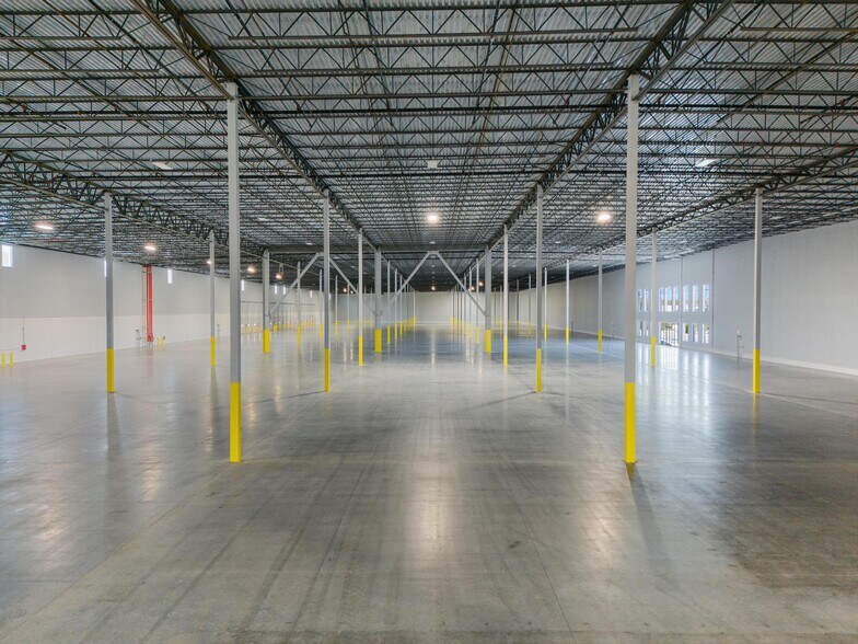 More Photos Of 701-705 Executive Blvd., Valley Cottage Distribution For Lease