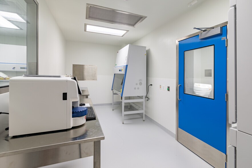 More Photos Of 727 Norristown Rd, Lower Gwynedd Research And Development For Lease