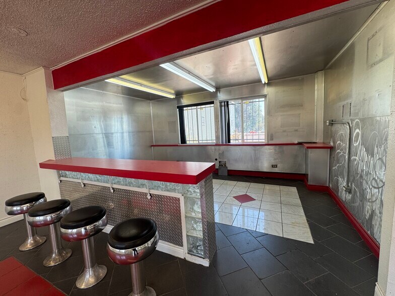More Photos Of 2297 W Dartmouth Ave, Englewood Warehouse For Lease