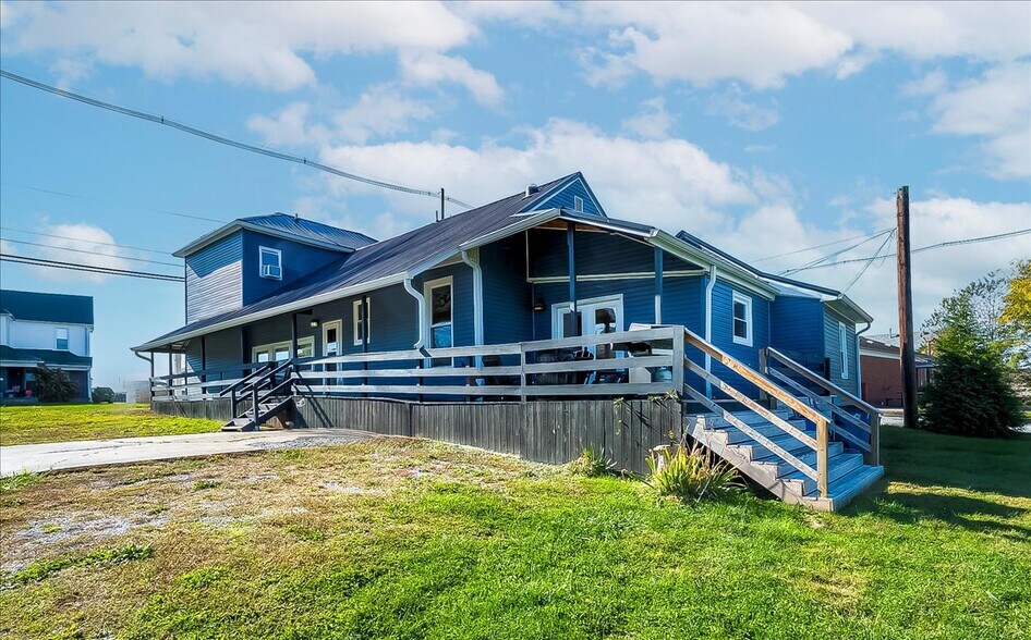 More Photos Of 221 Woodford St, Lawrenceburg Office For Sale
