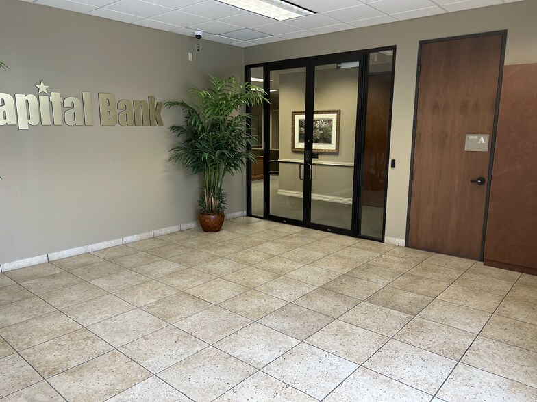 More Photos Of 10304 E I-10 Fwy, Houston Bank For Lease