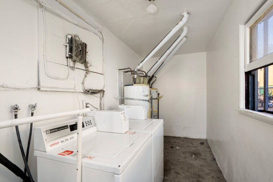 More Photos Of 6509 Brynhurst Ave, Los Angeles Apartments For Sale