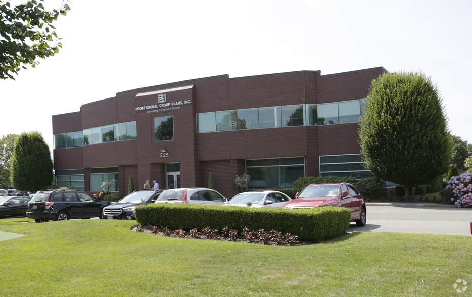 Primary Photo Of 225 Wireless Blvd, Hauppauge Office For Lease