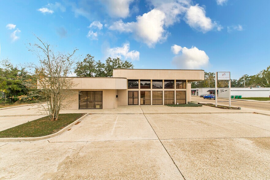 More Photos Of 724 Avenue F, Bogalusa Office For Sale
