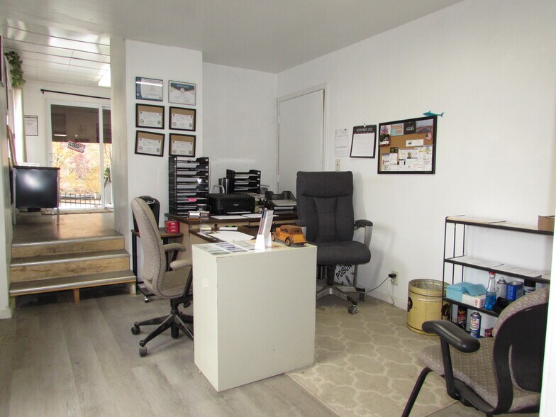 More Photos Of 174 Sandy Creek Rd, Verona Auto Repair For Sale