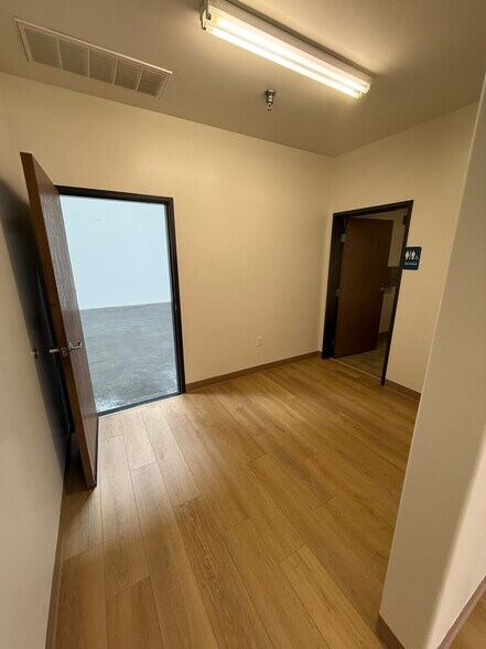 More Photos Of 4420 Commodity Way, Shingle Springs Flex For Lease