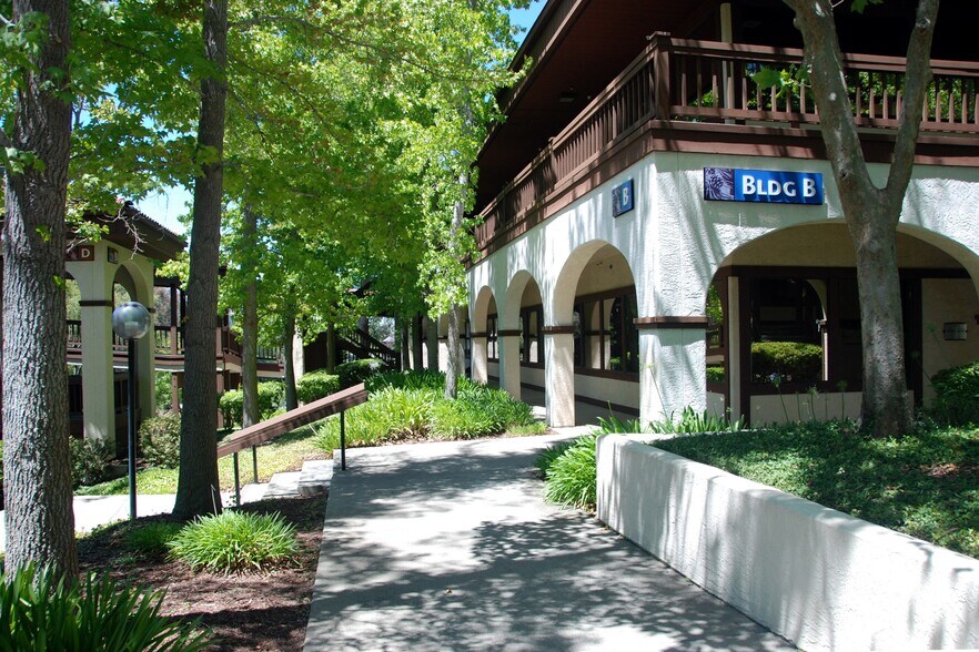 More Photos Of 4 Orinda Way, Orinda Unknown For Lease