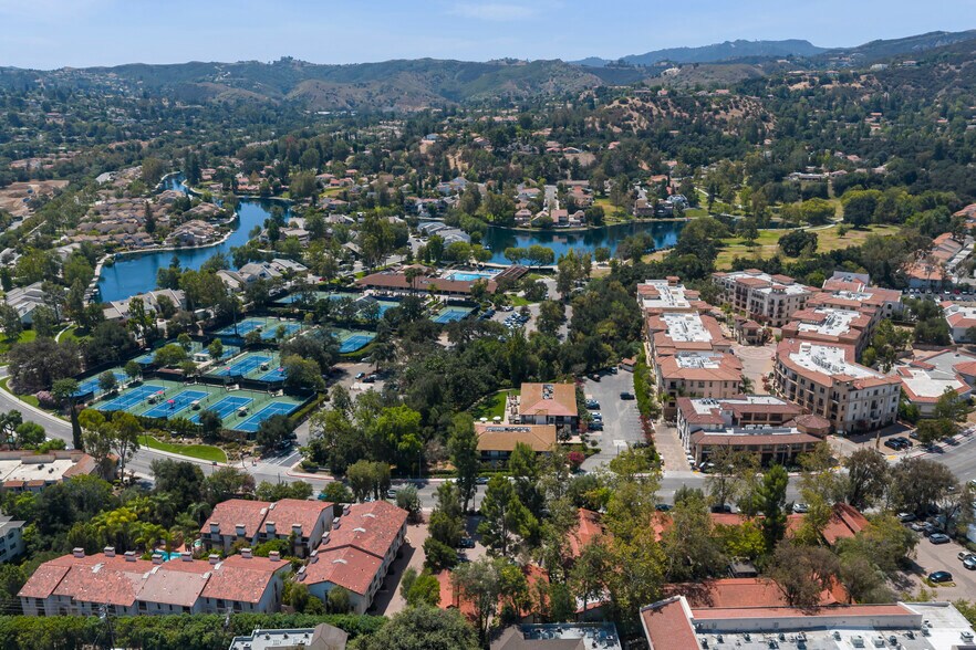 More Photos Of 23501 Park Sorrento, Calabasas Loft Creative Space For Sale
