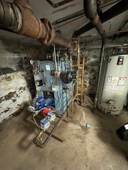 More Photos Of 902 West St, Union City Multifamily For Sale
