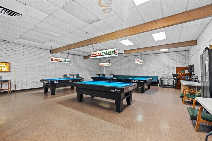 More Photos Of 535 S Columbia River Hwy, Saint Helens General Retail For Lease