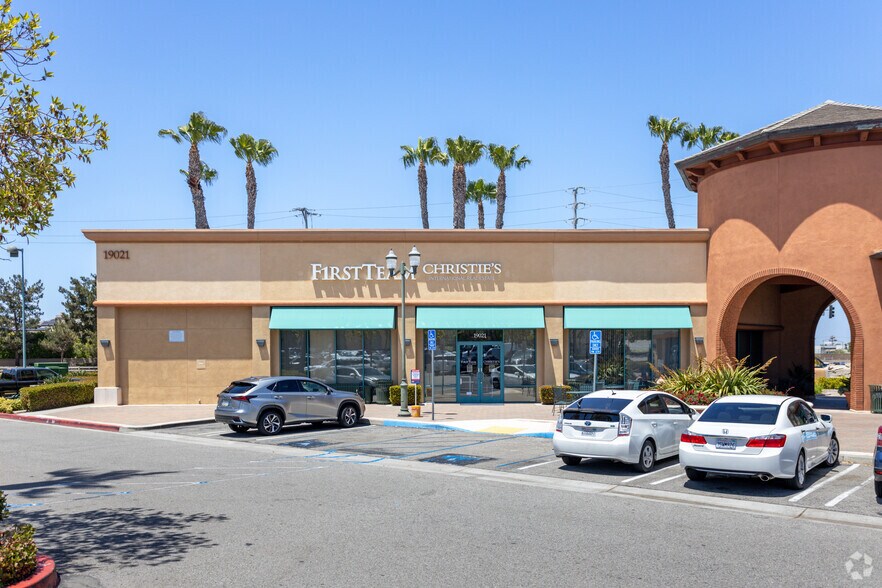 More Photos Of 19051-19101 Goldenwest St, Huntington Beach Unknown For Lease