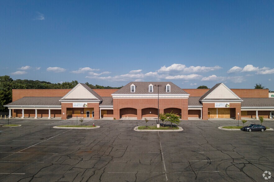 More Photos Of 7451-7475 Richmond Hwy, Alexandria Freestanding For Lease
