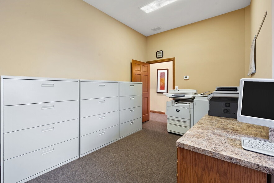 More Photos Of 2502 Beech St, Valparaiso Office For Sale