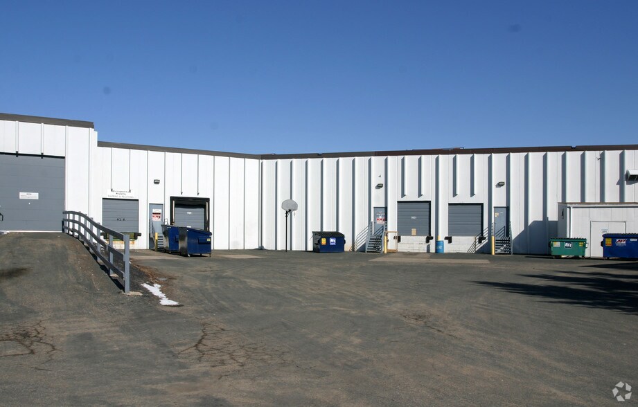 More Photos Of 6200-6230 Bury Dr, Eden Prairie Showroom For Lease