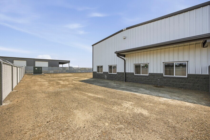 More Photos Of 1342 E Saint Helens St, Pasco Light Distribution For Lease