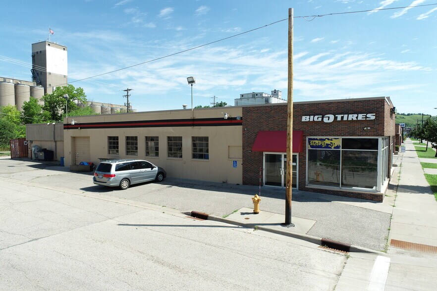 More Photos Of 828 Main St, Red Wing Auto Repair For Sale