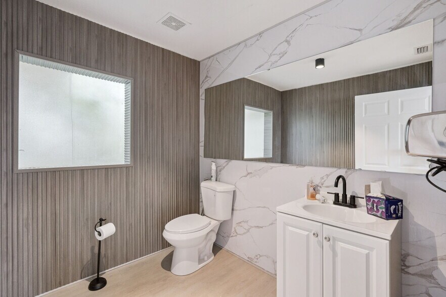 More Photos Of 690 N Semoran Blvd, Orlando Land For Lease