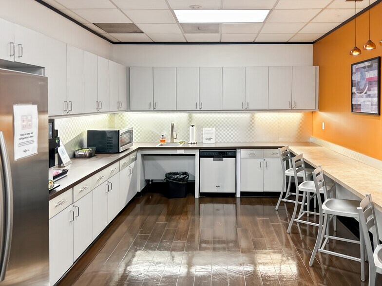 More Photos Of 13201 Northwest Fwy, Houston Coworking Space