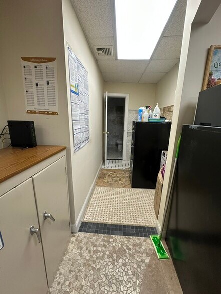More Photos Of 2499 Long Beach Rd, Oceanside Showroom For Lease