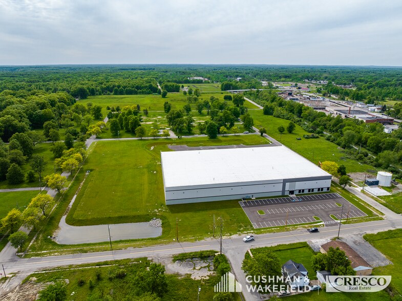 More Photos Of 2001 Victoria St, Warren Distribution For Lease
