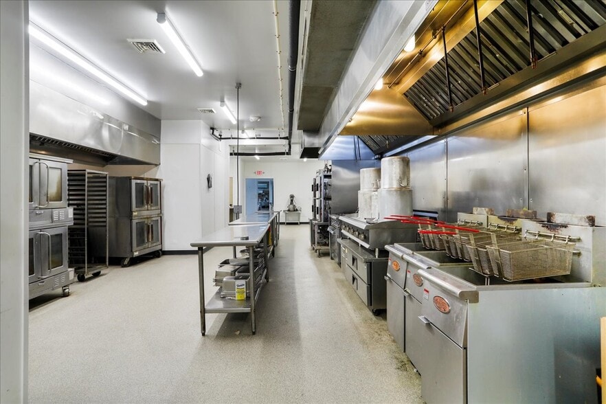 More Photos Of 985 Baltimore Pike, Gettysburg Storefront For Sale