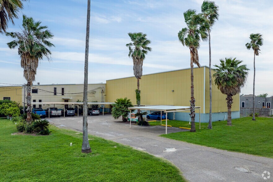 Primary Photo Of 1300 W US Highway 83, Alamo Warehouse For Lease