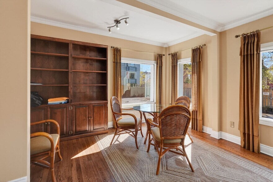 More Photos Of 464 Somerset St W, Ottawa Office For Sale