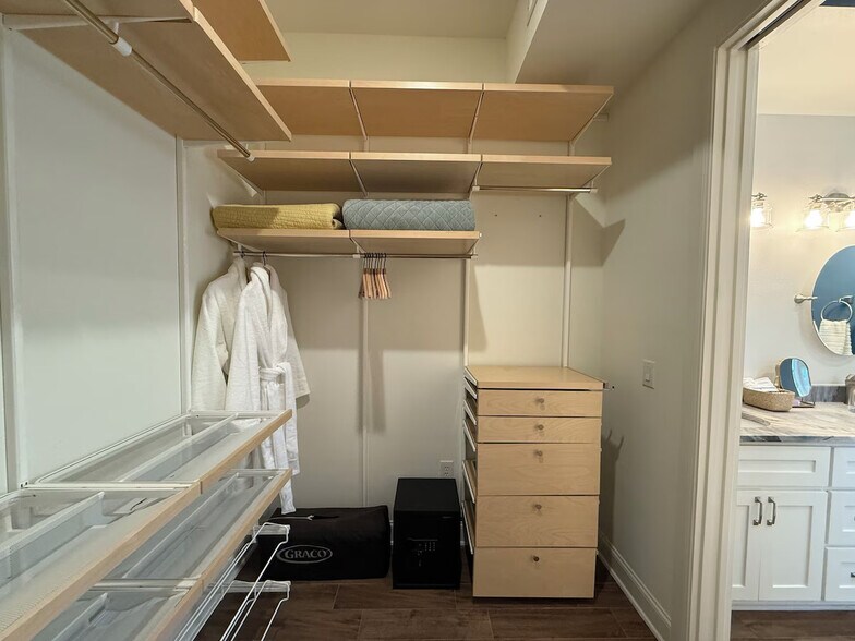 More Photos Of 11605 Fitzhugh Rd, Austin Office Residential For Sale