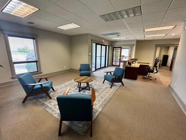 More Photos Of 1713 Tullamore Ave, Bloomington Medical For Lease