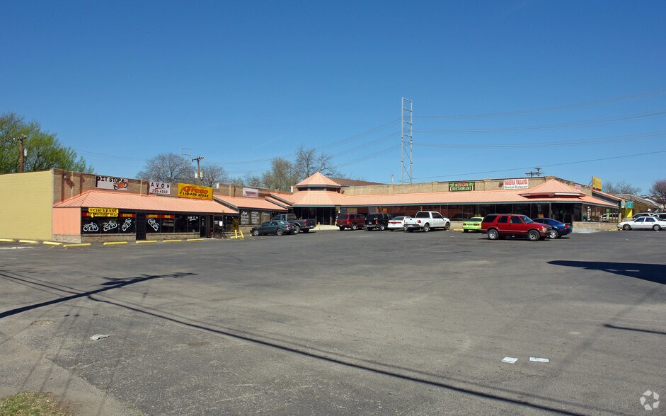 More Photos Of 3333 West Ave, San Antonio Unknown For Lease