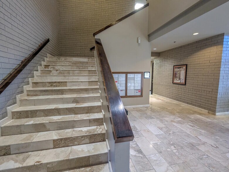 More Photos Of 702 E Bell Rd, Phoenix Unknown For Lease