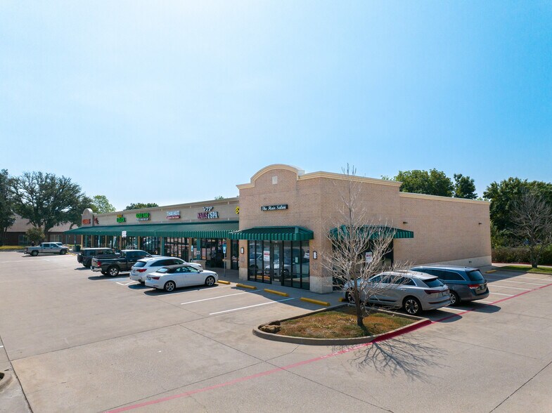 More Photos Of 5400-5420 Basswood Blvd, Fort Worth Unknown For Lease