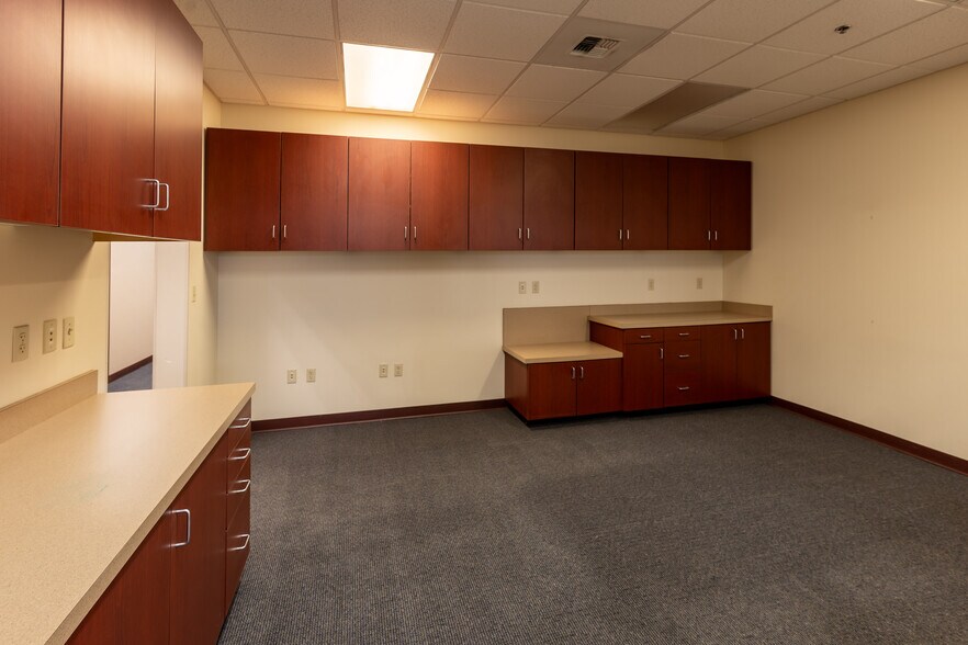 More Photos Of 3113 S Highway 97, Redmond Freestanding For Lease