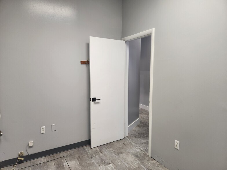 More Photos Of 122-138 W Post Rd, White Plains General Retail For Lease