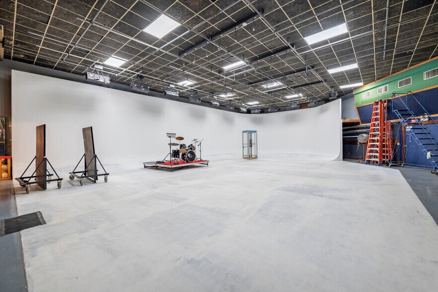 More Photos Of 15221 NE 21st Ave, Miami Warehouse For Sale