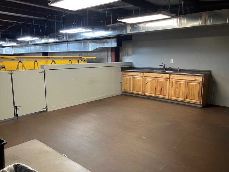 More Photos Of 2509 Eslava Creek Pky, Mobile Warehouse For Lease