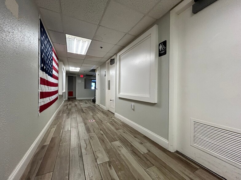 More Photos Of 2055 Liberty St, Hollywood Service For Sale