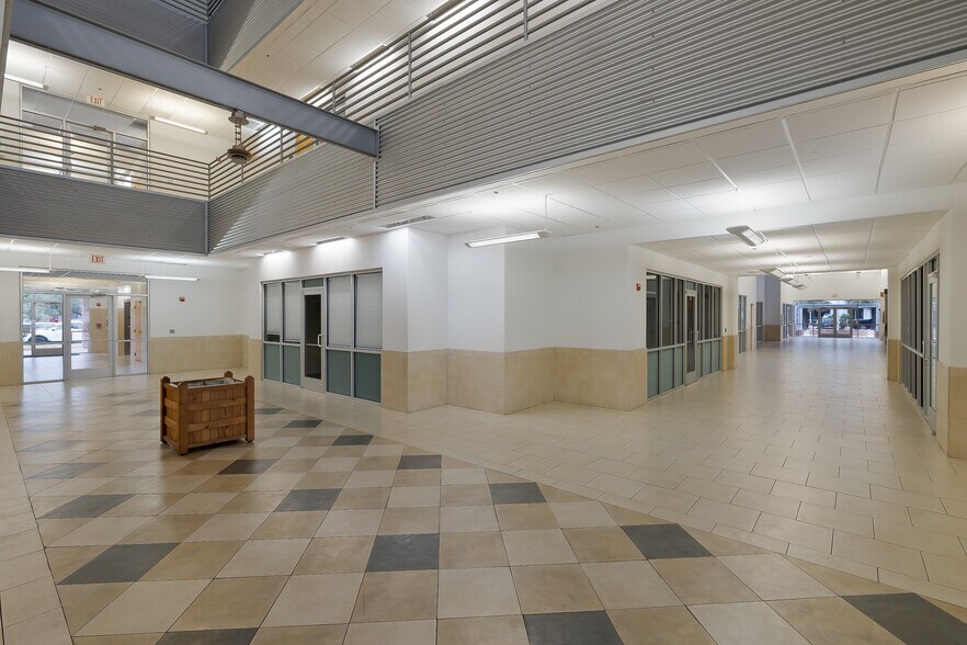 More Photos Of 7001 N 10th St, McAllen General Retail For Lease