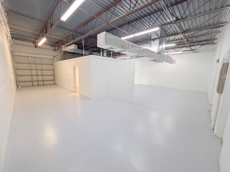 More Photos Of 6600 Georgia Ave, West Palm Beach Light Distribution For Lease