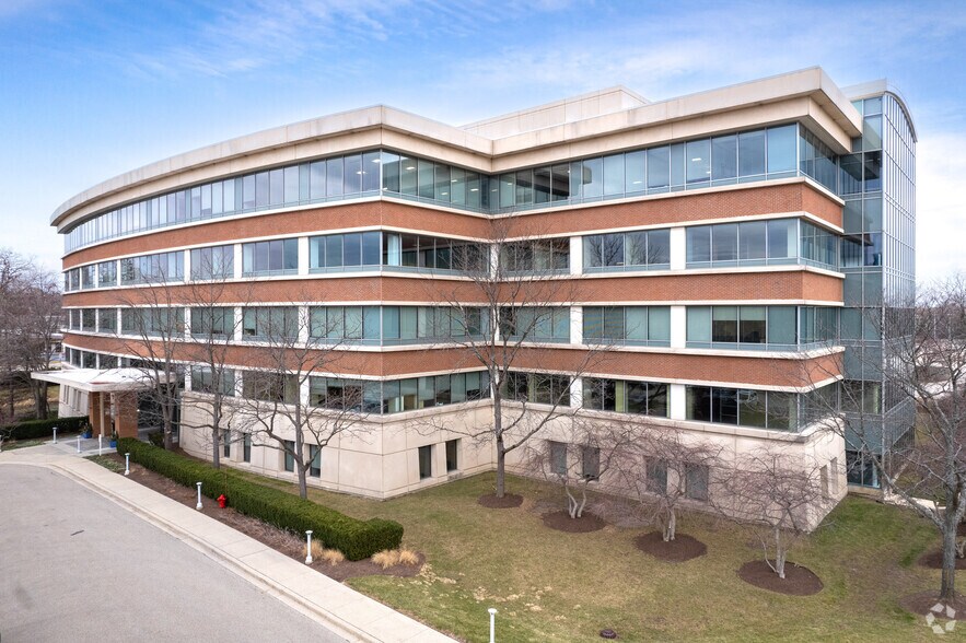 More Photos Of 475-485 Half Day Rd, Lincolnshire Unknown For Lease