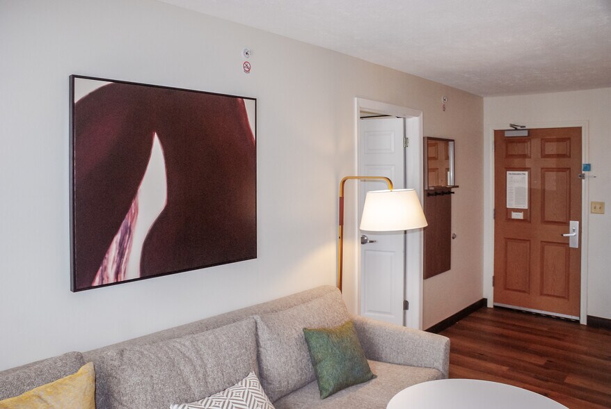 More Photos Of 7825 Davenport St, Omaha Hotel For Sale