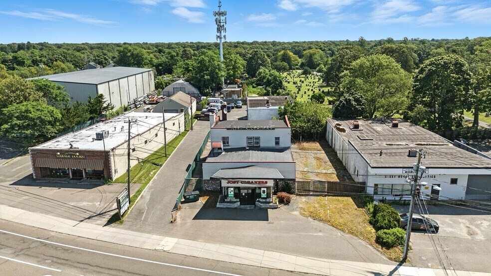 More Photos Of 230 N Main St, Sayville Storefront For Sale