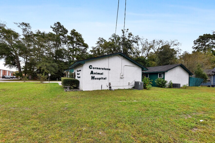 More Photos Of 10569 Lem Turner Rd, Jacksonville Medical For Sale