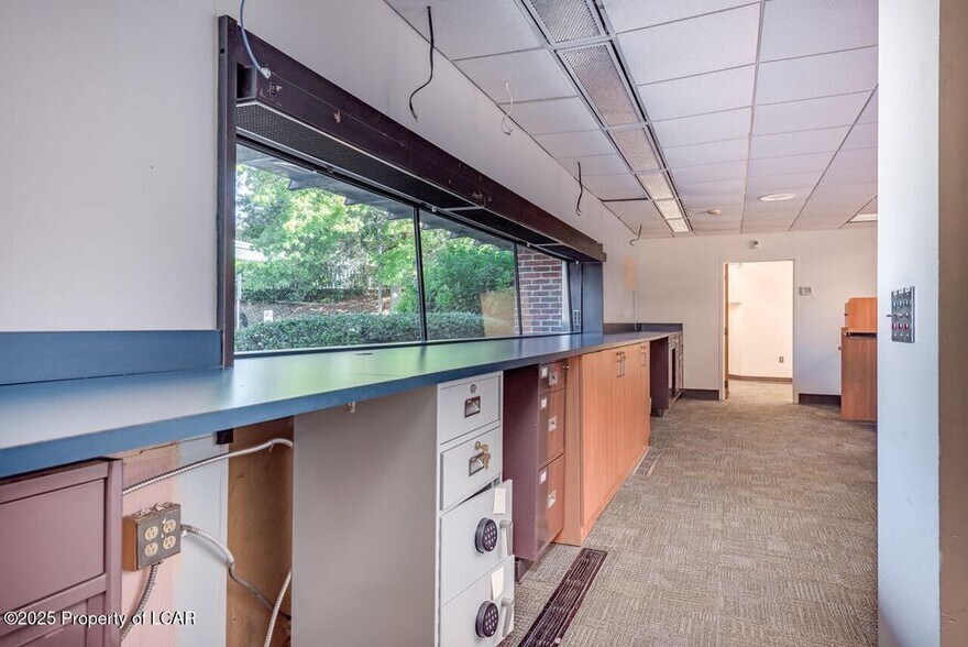 More Photos Of 14 N Main St, Plains Bank For Lease