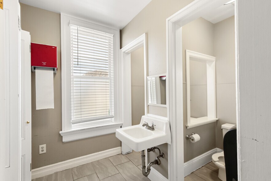 More Photos Of 1111-1123 D St, Sacramento Specialty For Sale