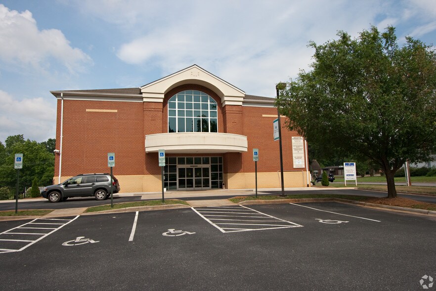 More Photos Of 502 W King St, Kings Mountain Medical For Lease