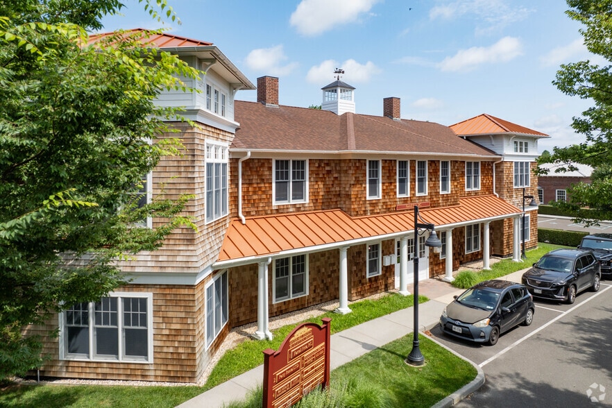 More Photos Of 50 Station Rd, Water Mill Unknown For Lease