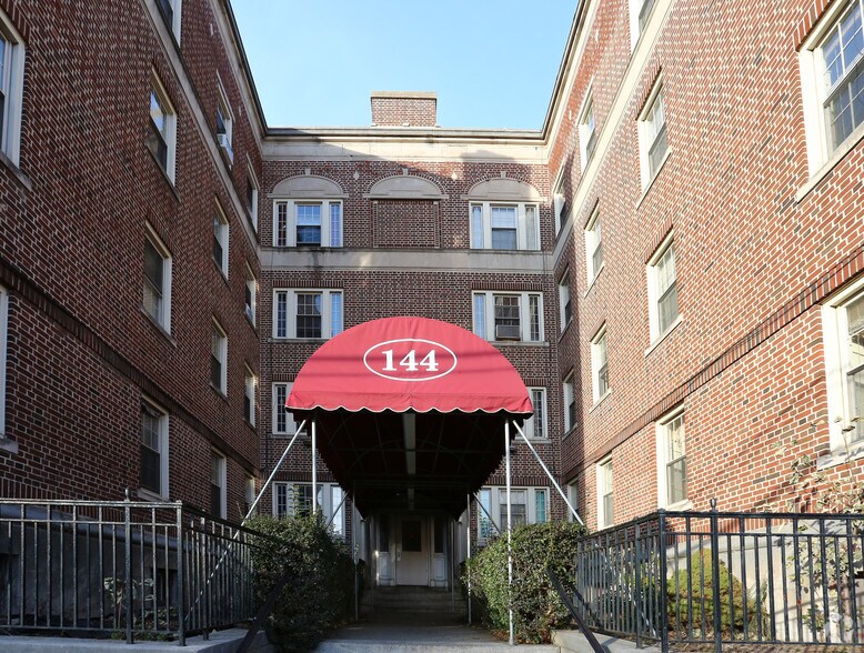 Primary Photo Of 144 Grove St, Waterbury Apartments For Sale