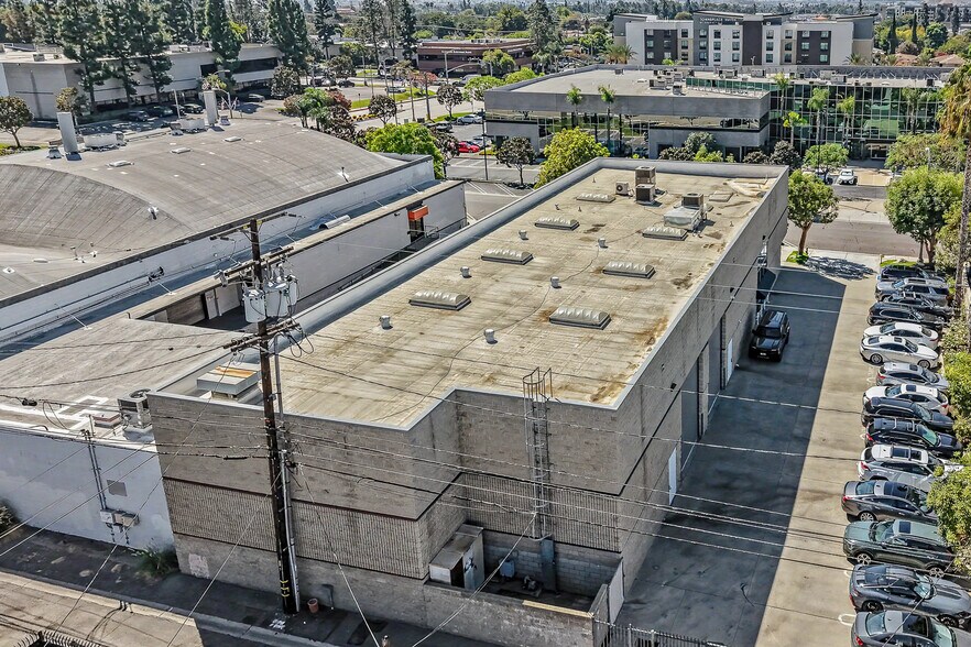 More Photos Of 125 W Maple Ave, Monrovia Service For Sale